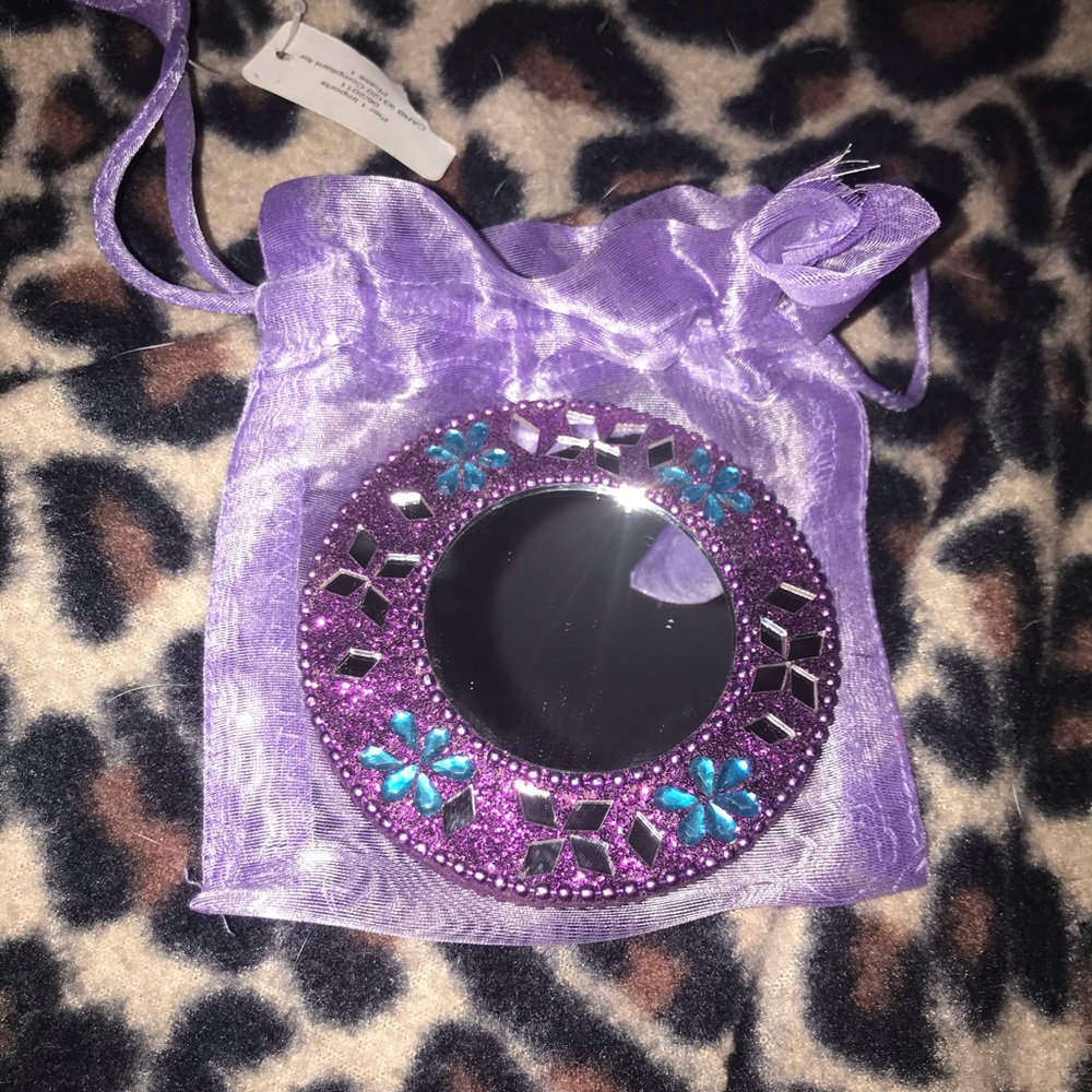 NWT Beautiful Pier 1 mirror lots of beads w/ bag💜